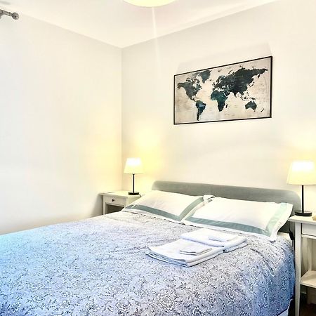 The Room King Size Bed And Private Bathroom Dublín Exterior foto