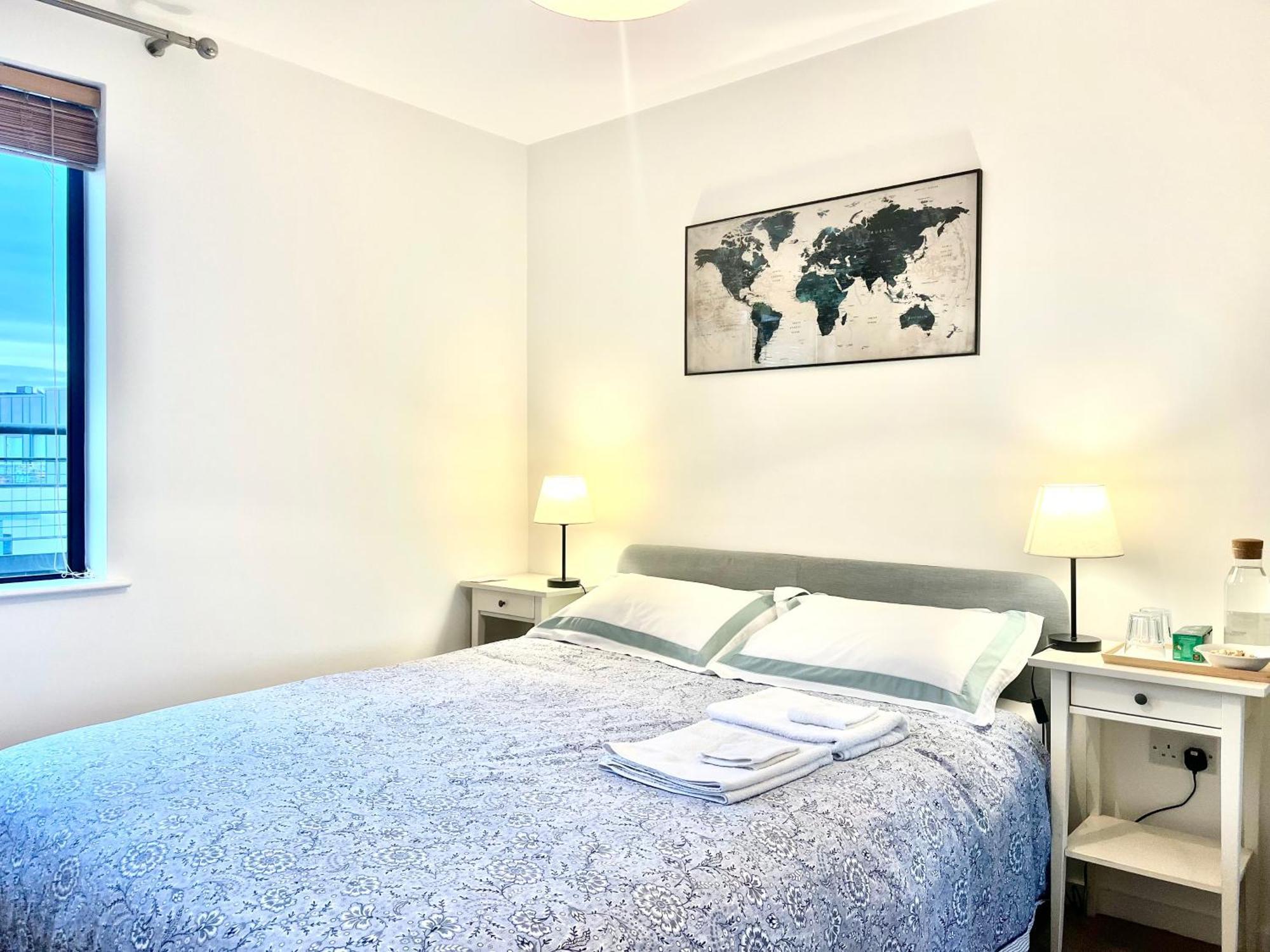 The Room King Size Bed And Private Bathroom Dublín Exterior foto