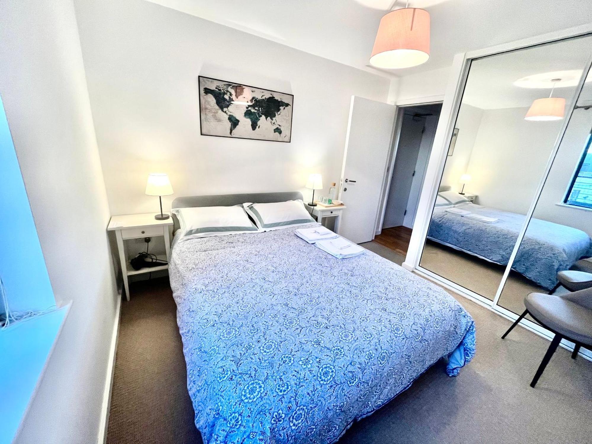 The Room King Size Bed And Private Bathroom Dublín Exterior foto