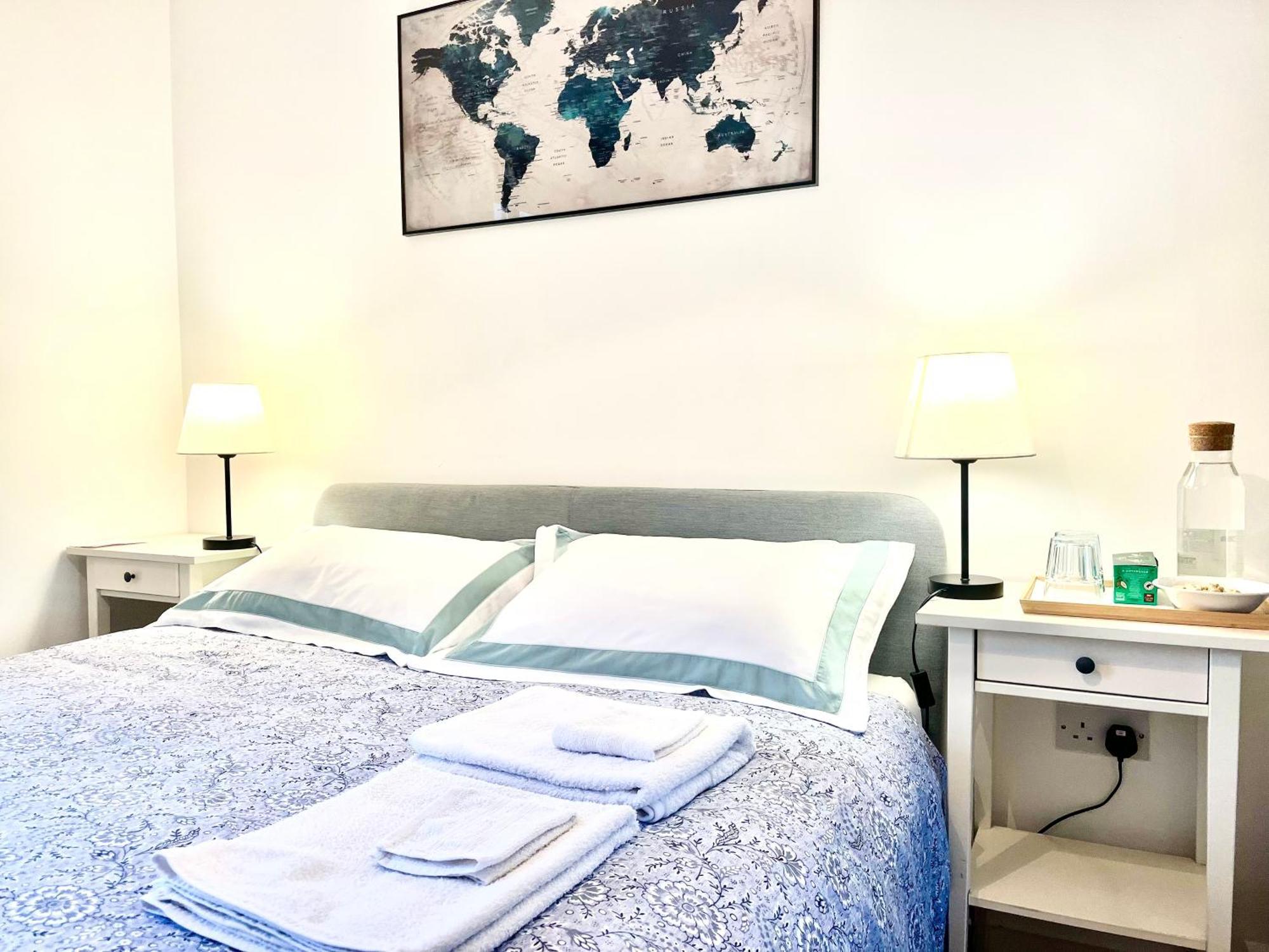 The Room King Size Bed And Private Bathroom Dublín Exterior foto